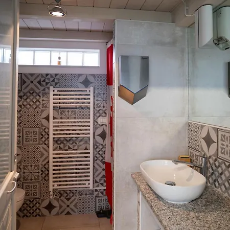 Mike's Dinghy House By Interhome *