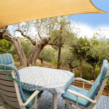 Mike's Dinghy House By Interhome Vila