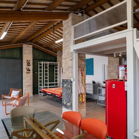 Mike's Dinghy House By Interhome *