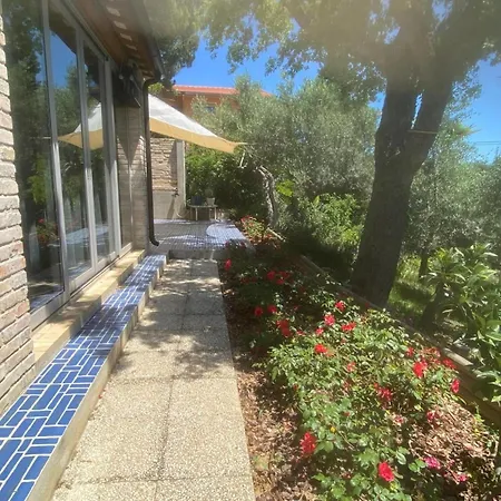 Mike's Dinghy House By Interhome