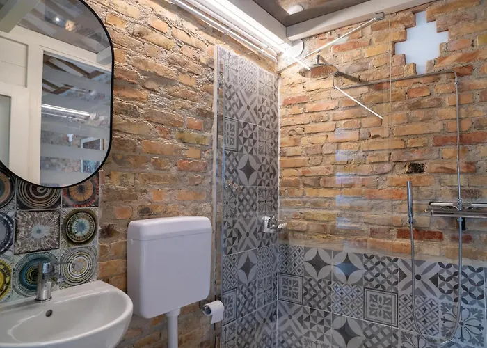 Holiday home Mike's Dinghy House By Interhome